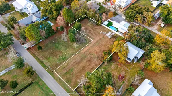 135 Saint Charles Street, Bay Saint Louis, MS 39520