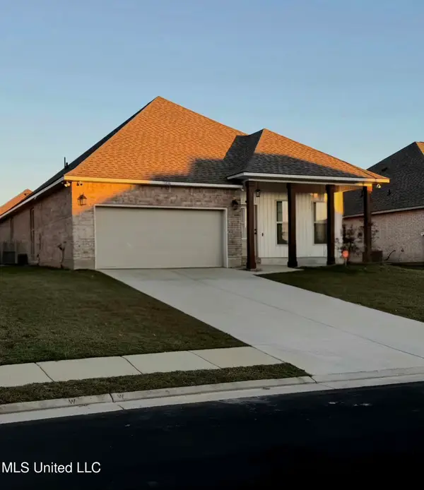 11416 Crystal Lake Drive, Gulfport, MS 39503