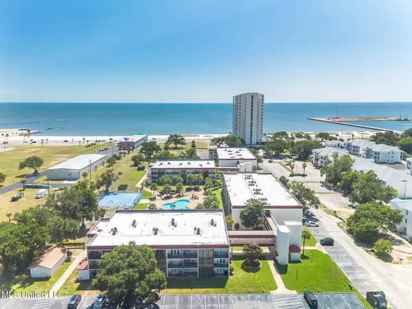 2046 Beach Boulevard, Biloxi, MS 39531