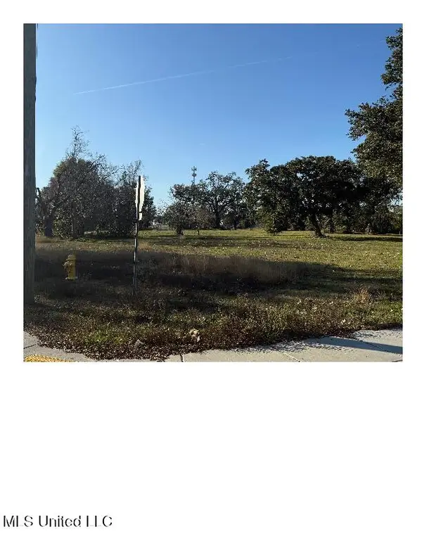 119 1st Street, Biloxi, MS 39530