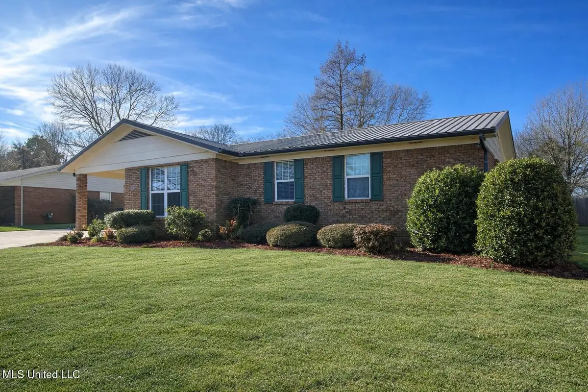 2049 Oakhurst Drive, Grenada, MS 38901 - #1