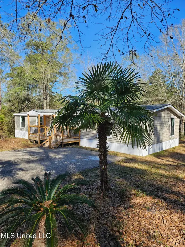 9712 Lualini Place, Diamondhead, MS 39525