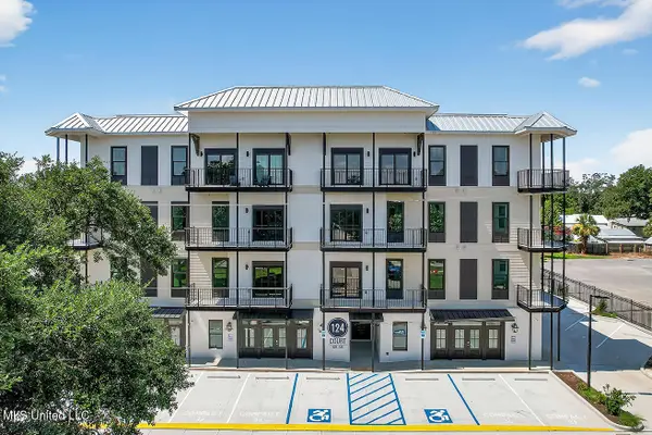 124 Court Street, Bay Saint Louis, MS 39520