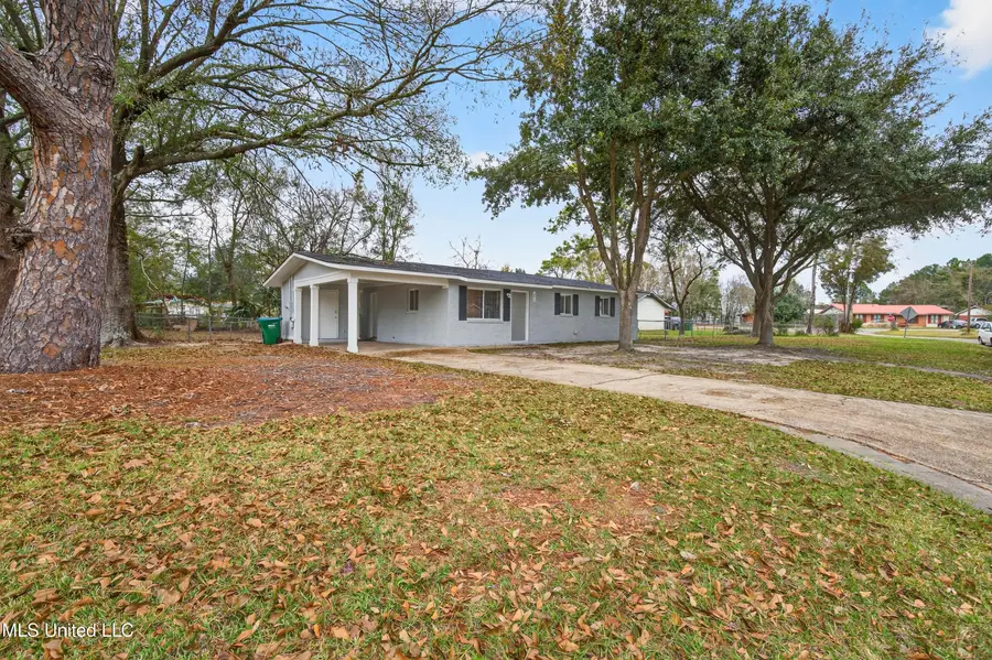 3815 Pineview Drive, Pascagoula, MS 39581 - #3