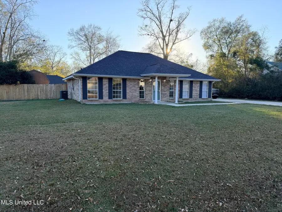103 Greenbriar Lane, Carriere, MS 39426 - #2
