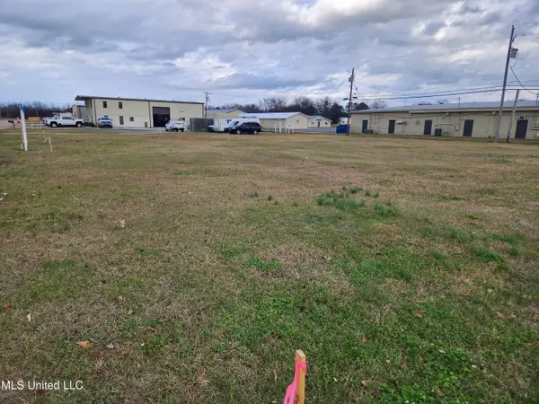 No Pearl Park Plaza, Pearl, MS 39208