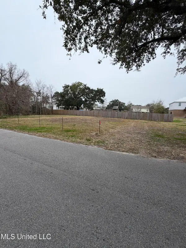 223 S Saint Paul Avenue, Pass Christian, MS 39571