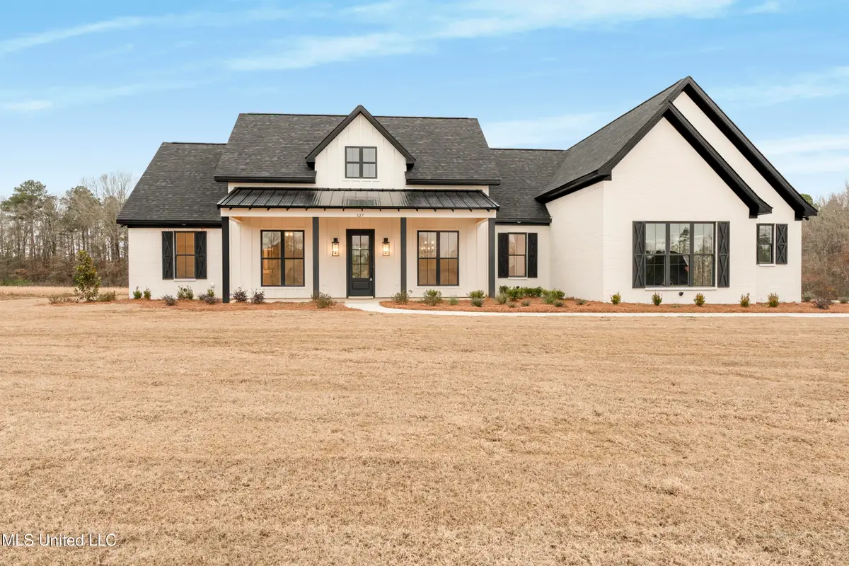 327 Grace Acres Drive, Brandon, MS 39047 - Image #1