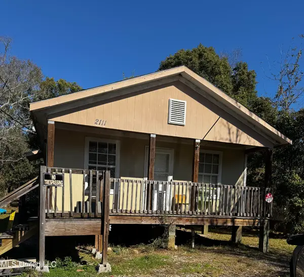 2111 Jackson Avenue, Pascagoula, MS 39567