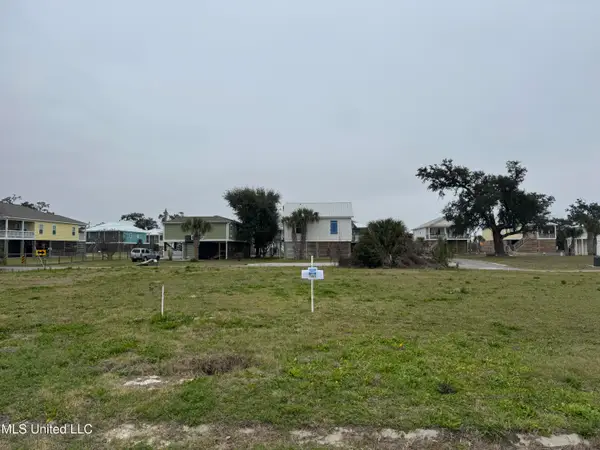 Seaside Dr, Gulfport, MS 39501