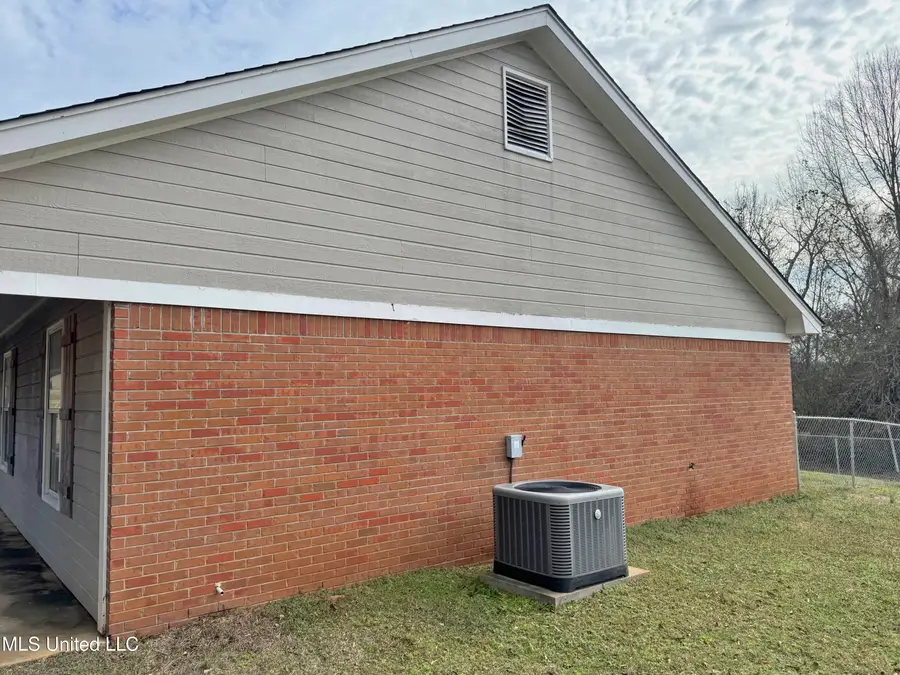 72 N Colby Lane, Columbus, MS 39702 - Image #3