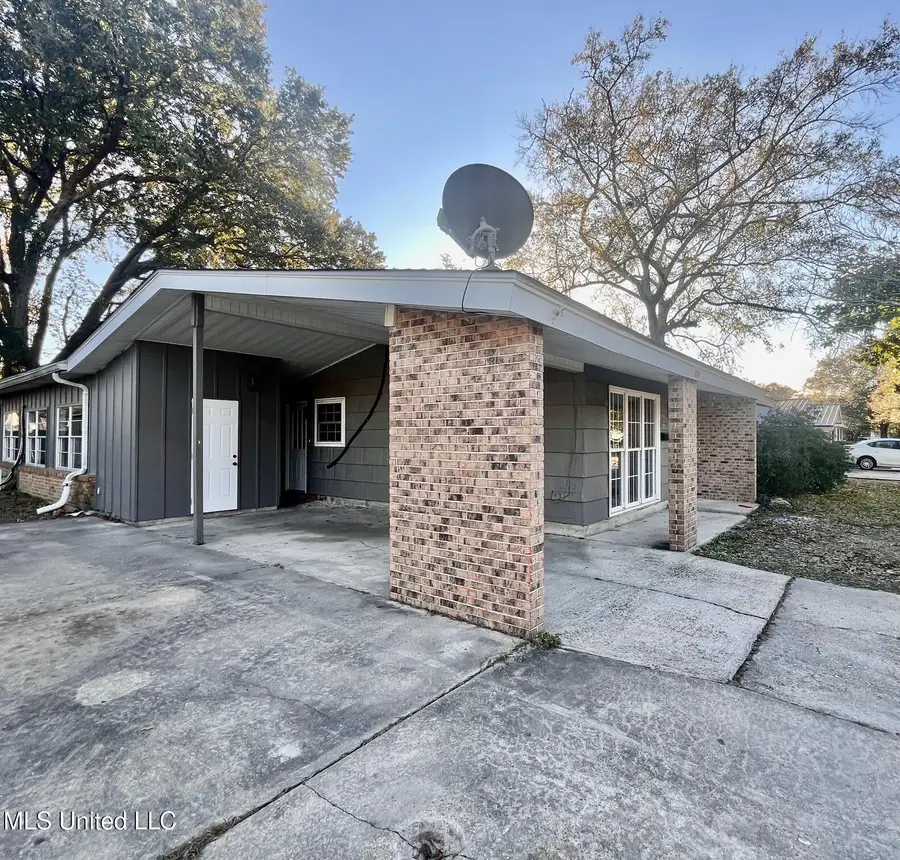 2304 Tucker Avenue, Pascagoula, MS 39567 - #2