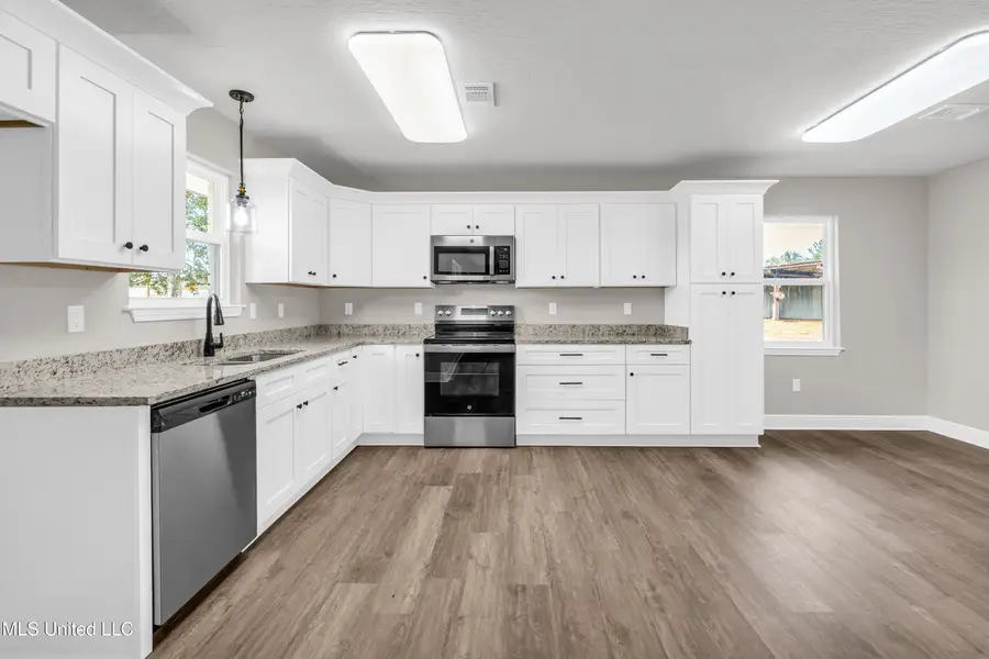 19 W Union Road, Carriere, MS 39426 - #2