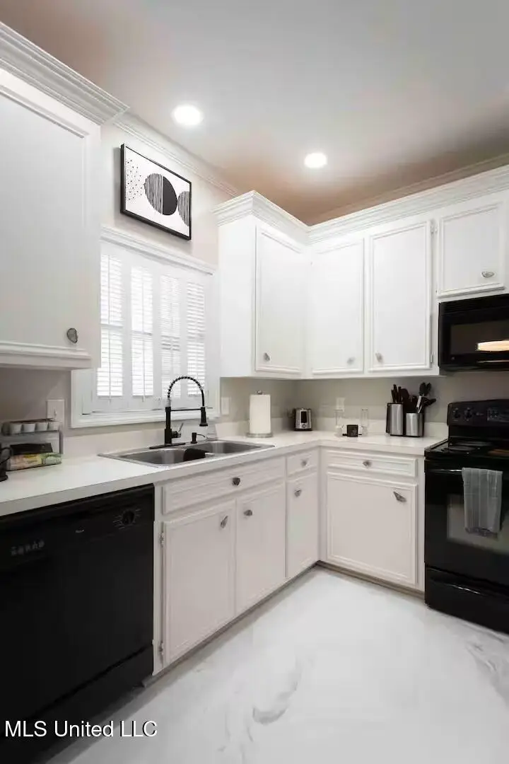 128 N Brighton Drive, Jackson, MS 39211 - #2