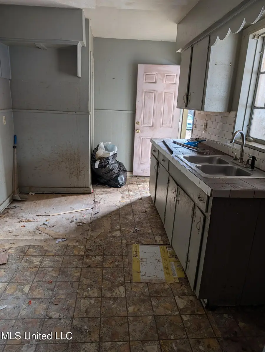 3654 Main Street, Jackson, MS 39213 - #2