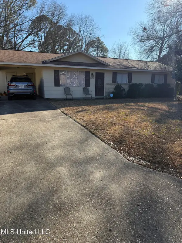 921 Woodville Drive, Jackson, MS 39212