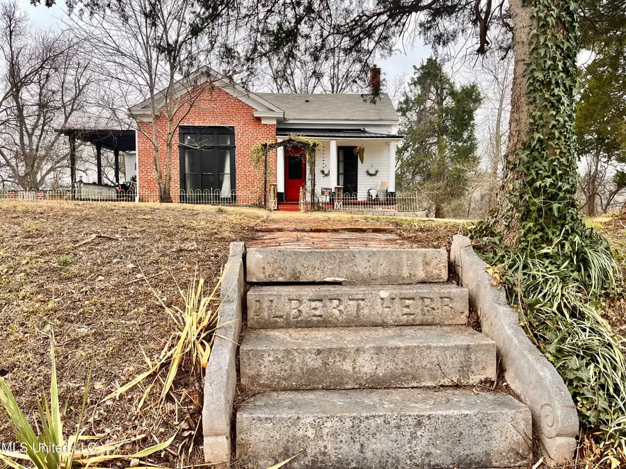 435 E College Avenue, Holly Springs, MS 38635 - #3