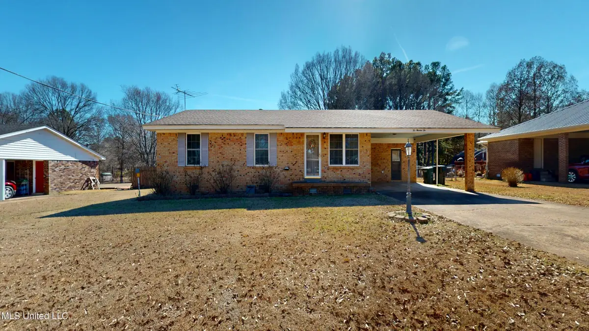 210 Southern Avenue, Senatobia, MS 38668 - #1