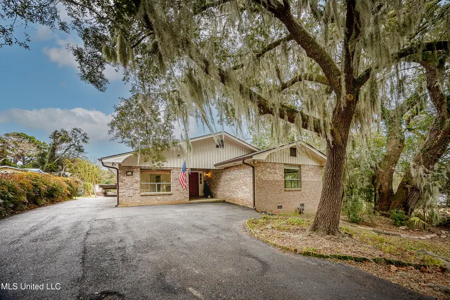 416 Jackson Avenue, Ocean Springs, MS 39564 - #2