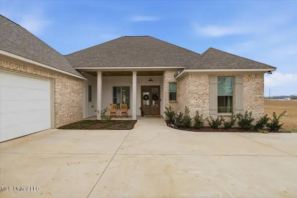 35 Village Circle, Benton, MS 39039