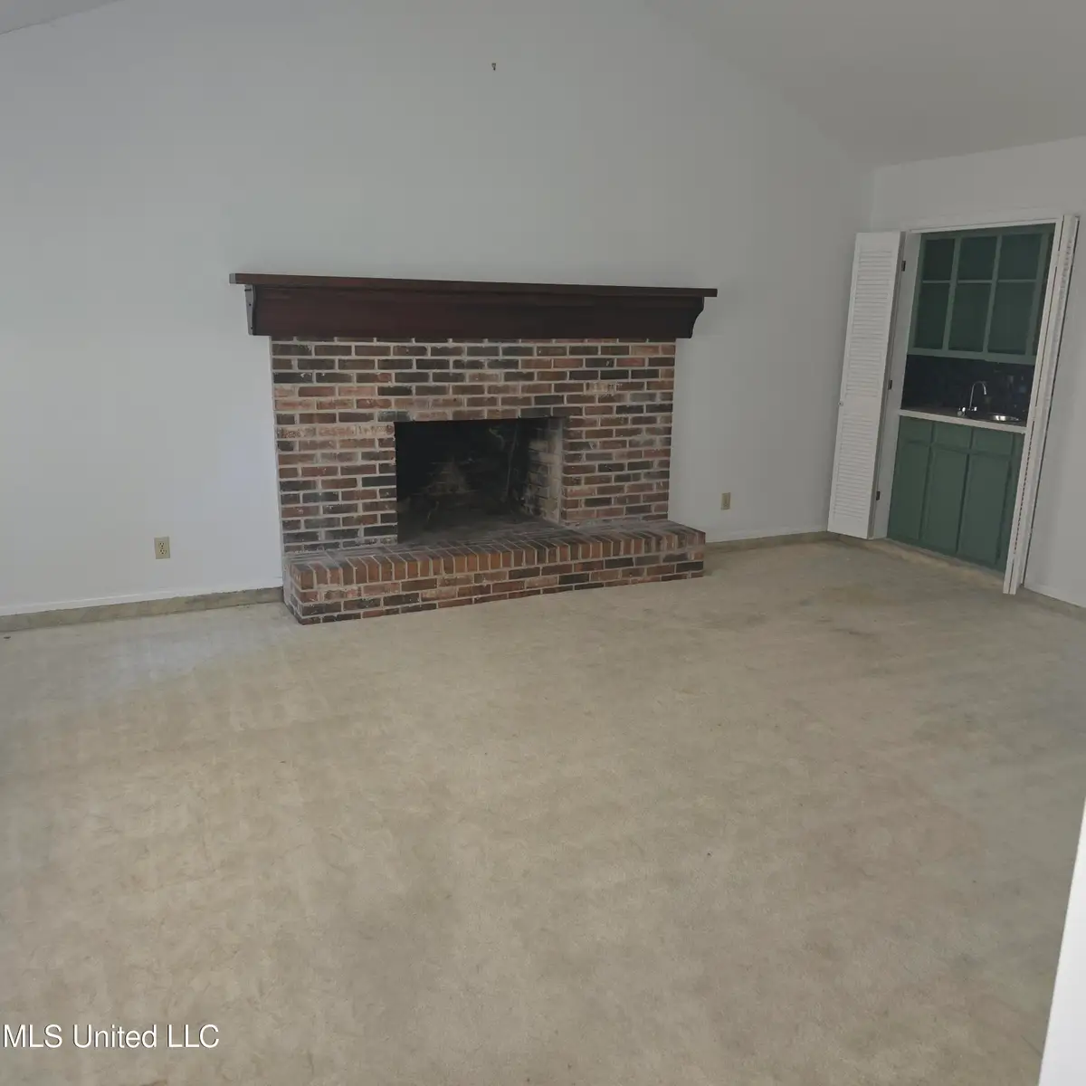 2704 English Drive, Ocean Springs, MS 39564 - #1