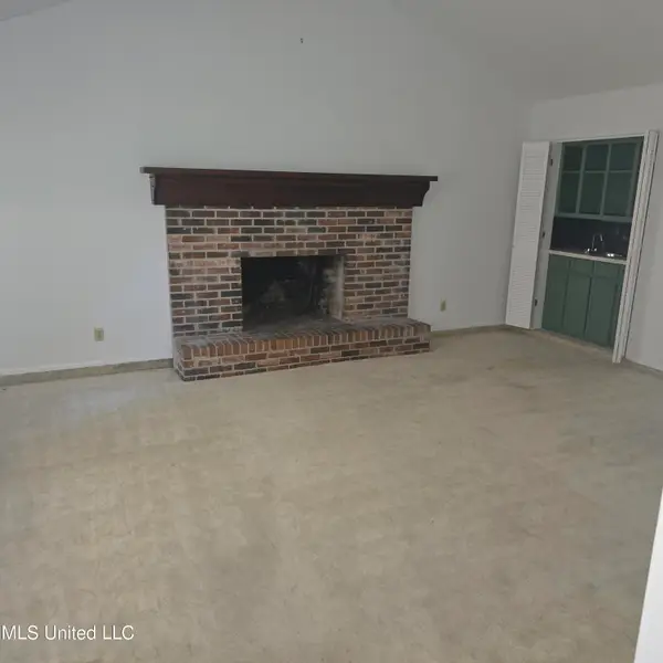 2704 English Drive, Ocean Springs, MS 39564