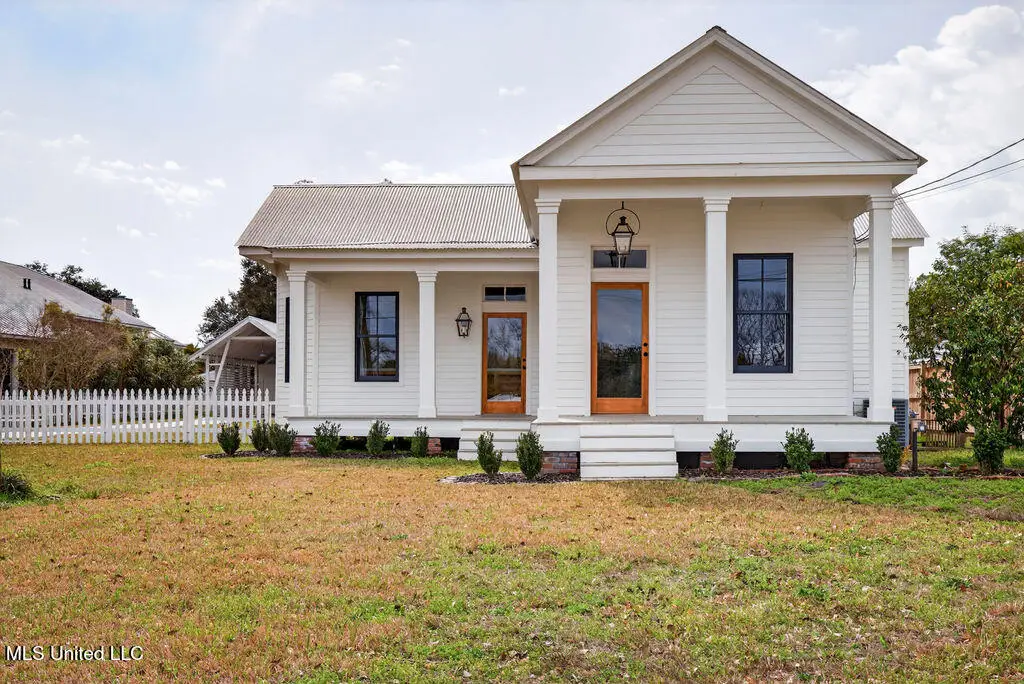 326 Carroll Avenue, Bay Saint Louis, MS 39520 - #1