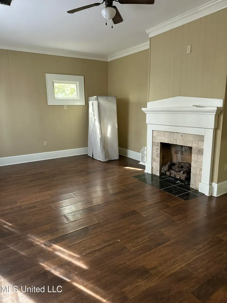 402 W Jefferson Avenue, Greenwood, MS 38930 - #3