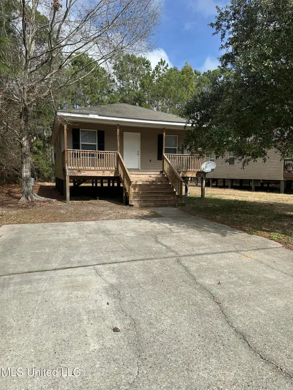 6192 E Ridley Street, Bay Saint Louis, MS 39520