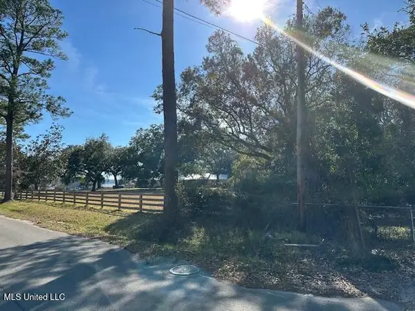 735 Highland Drive, Biloxi, MS 39532