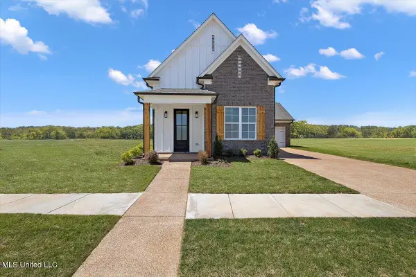 902 Coahoma Court, Nesbit, MS 38651