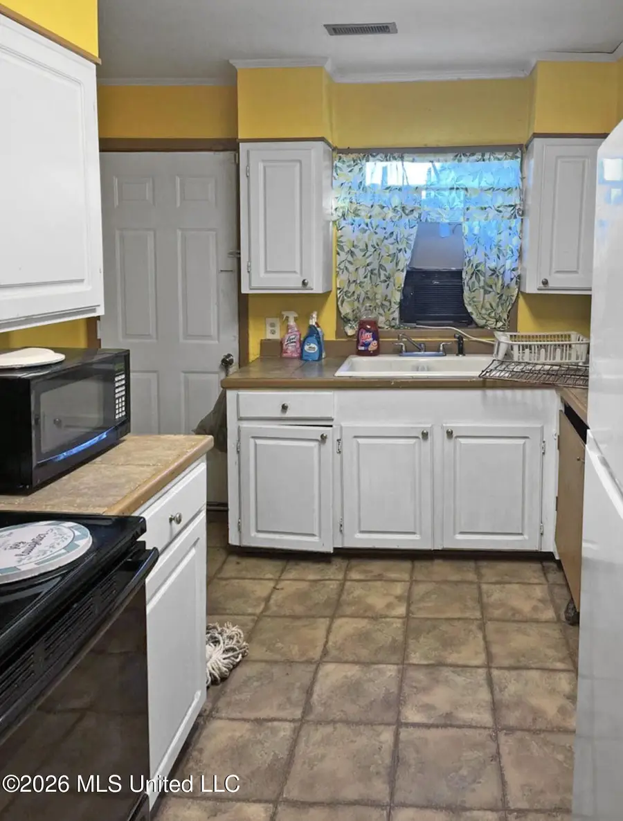 936 W 6th Street, Hattiesburg, MS 39401 - #3