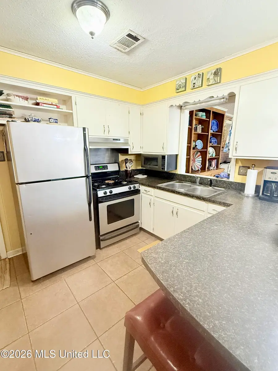 1208 Medallion Drive, Greenwood, MS 38930 - #3