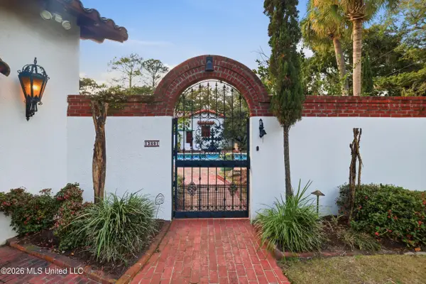 13801 Arbor Circle, Ocean Springs, MS 39564