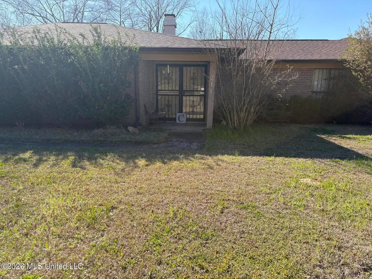 211 Swan Lake Drive, Jackson, MS 39212 - #1