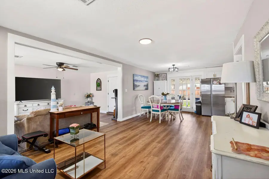 215 Maple Drive, Ocean Springs, MS 39564 - #3