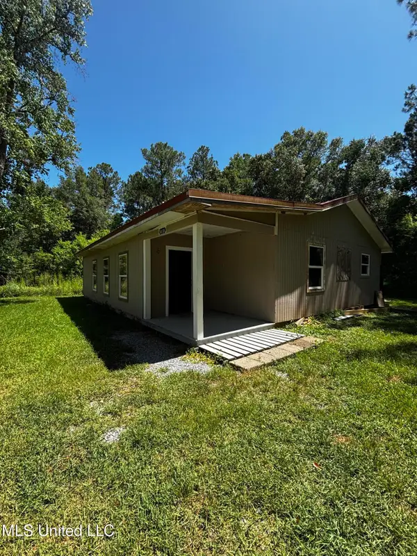 5635 Hand Sheber Street, Ocean Springs, MS 39564