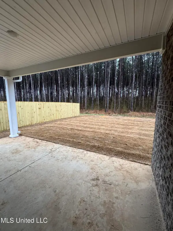 48 Spirit Dance Drive, Byhalia, MS 38611