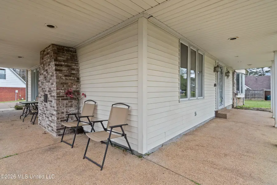 1225 N Five Oaks Drive, Southaven, MS 38671 - #2