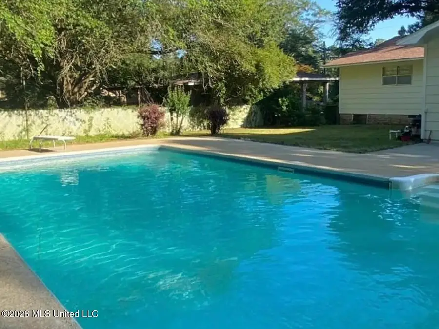 1242 W 18th Street, Laurel, MS 39440 - #2