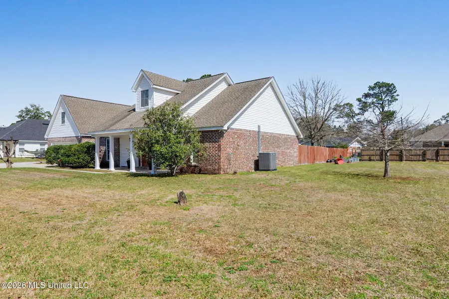 628 N Central Avenue, Waveland, MS 39576 - #3