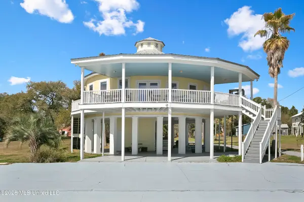 227 N Beach Boulevard, Waveland, MS 39576