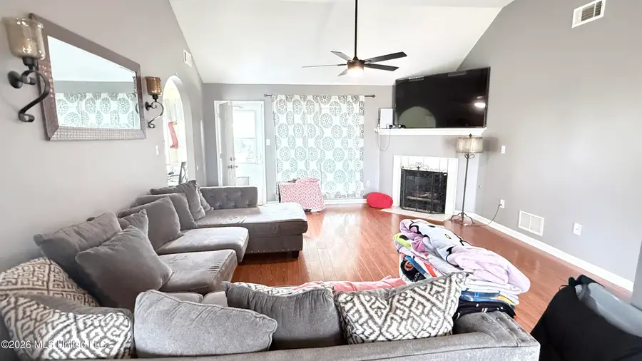 9635 N Geneva Loop, Olive Branch, MS 38654 - #3