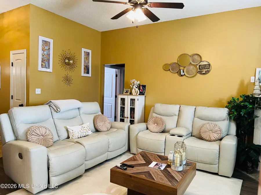 3881 W Farm Pond Cove, Southaven, MS 38671 - #3