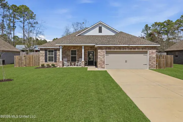 11436 Memphis Circle, Ocean Springs, MS 39564