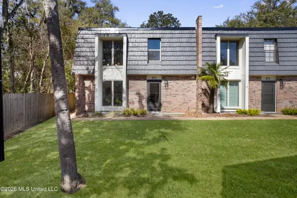 527 Front Beach Drive, Ocean Springs, MS 39564