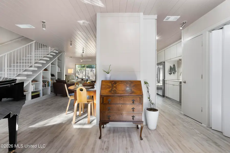 527 Front Beach Drive, Ocean Springs, MS 39564 - #2