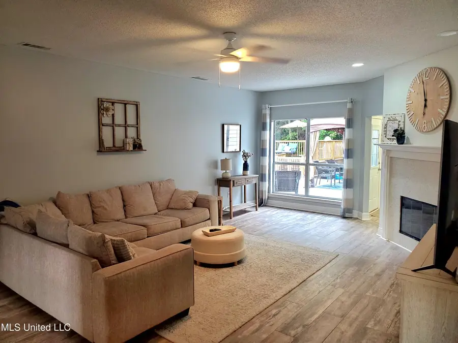 12 N Lakeview Drive, Ocean Springs, MS 39564 - #3