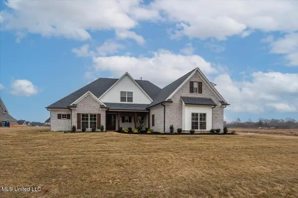 1694 Bakersfield Way, Nesbit, MS 38651