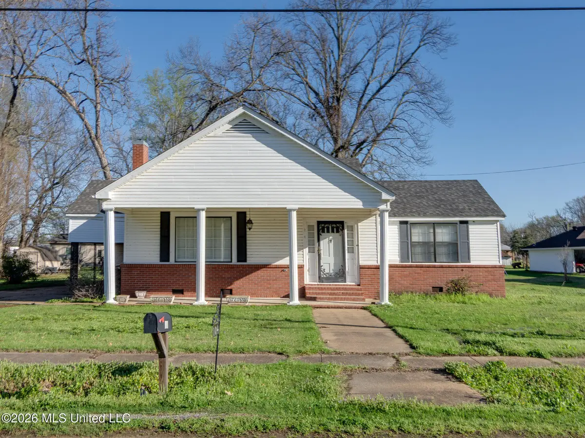104 E South Avenue, Crenshaw, MS 38621 - #1